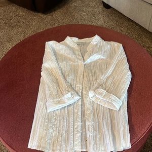 White 3/4 sleeve shirt